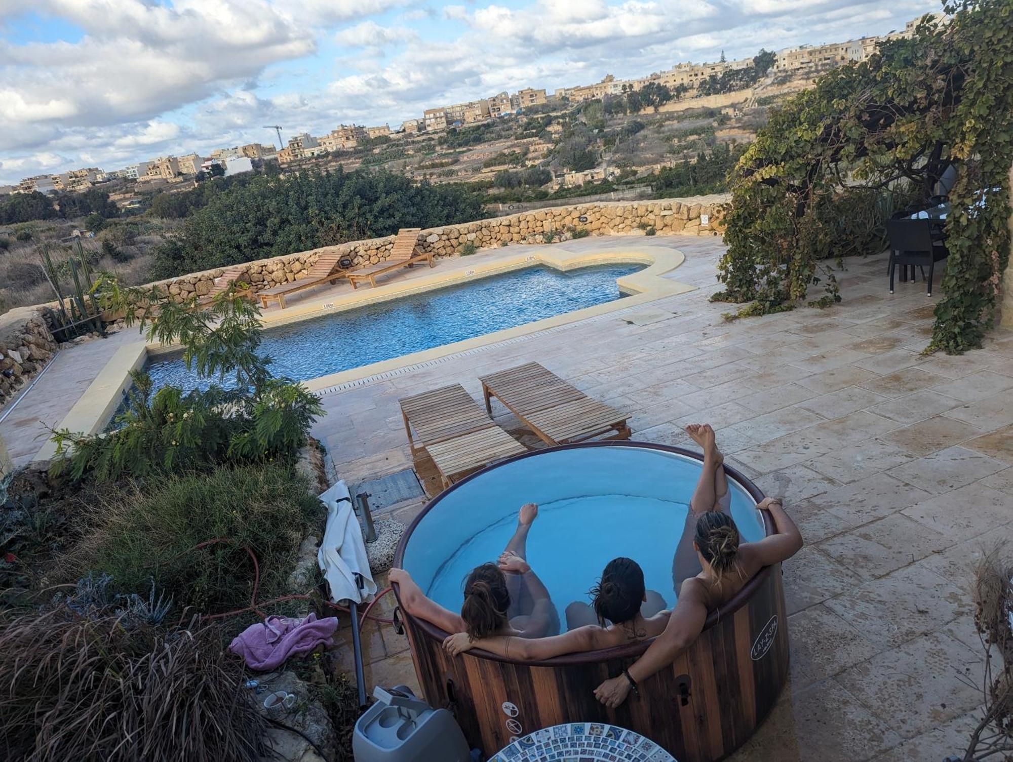 Dar Ix-Xemx Hotel Nadur Bagian luar foto